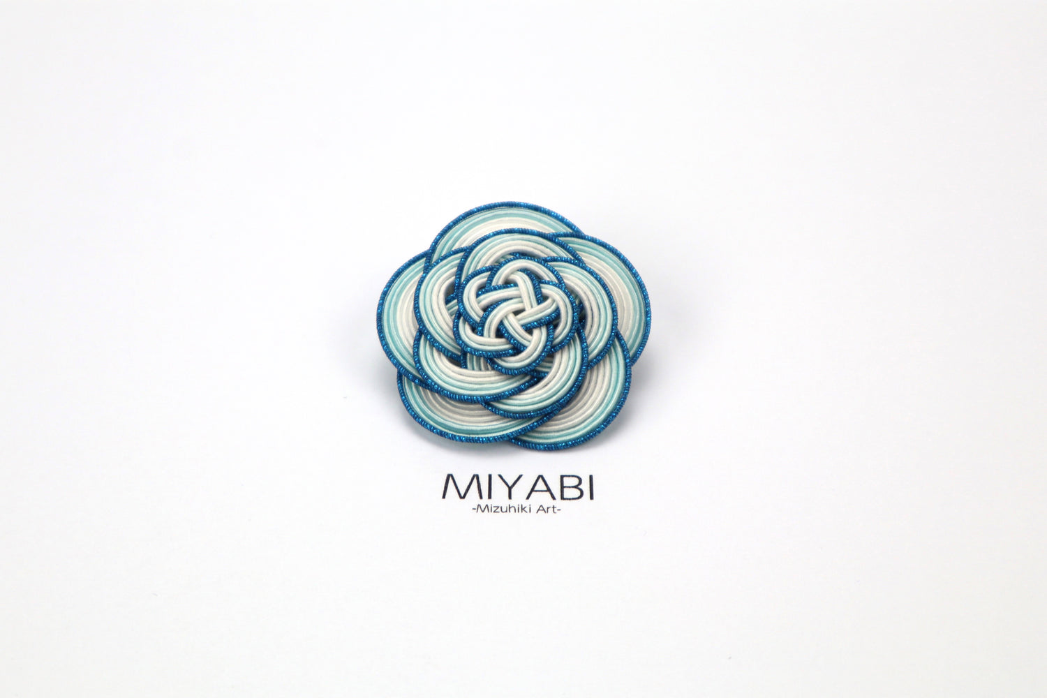 MIYABI -Spilla a forma di camelia-