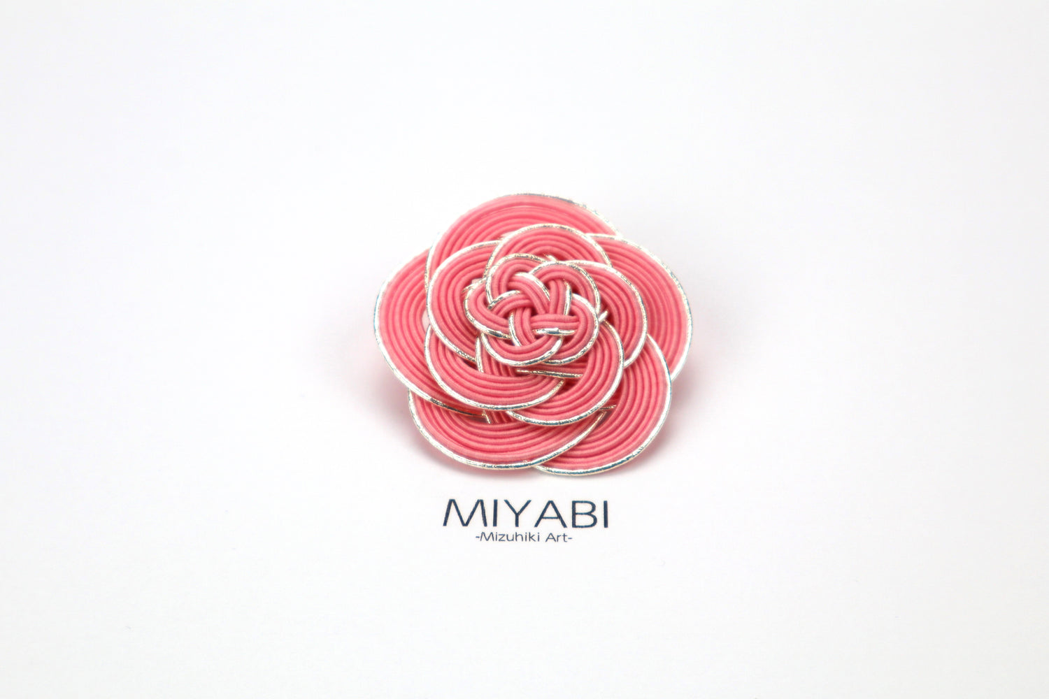 MIYABI -Spilla a forma di camelia-