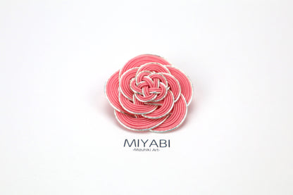 MIYABI -Spilla a forma di camelia-