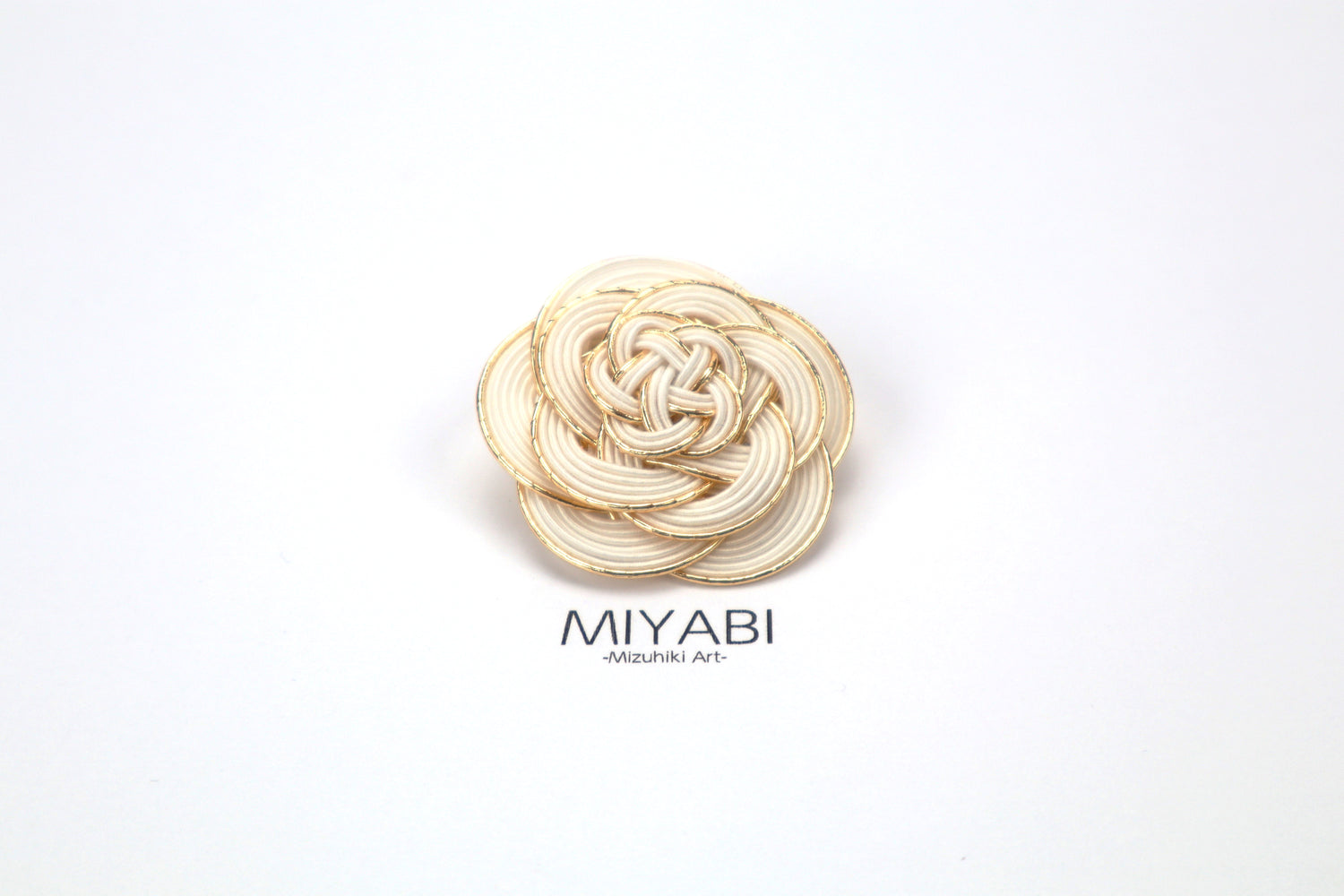 MIYABI -Spilla a forma di camelia-