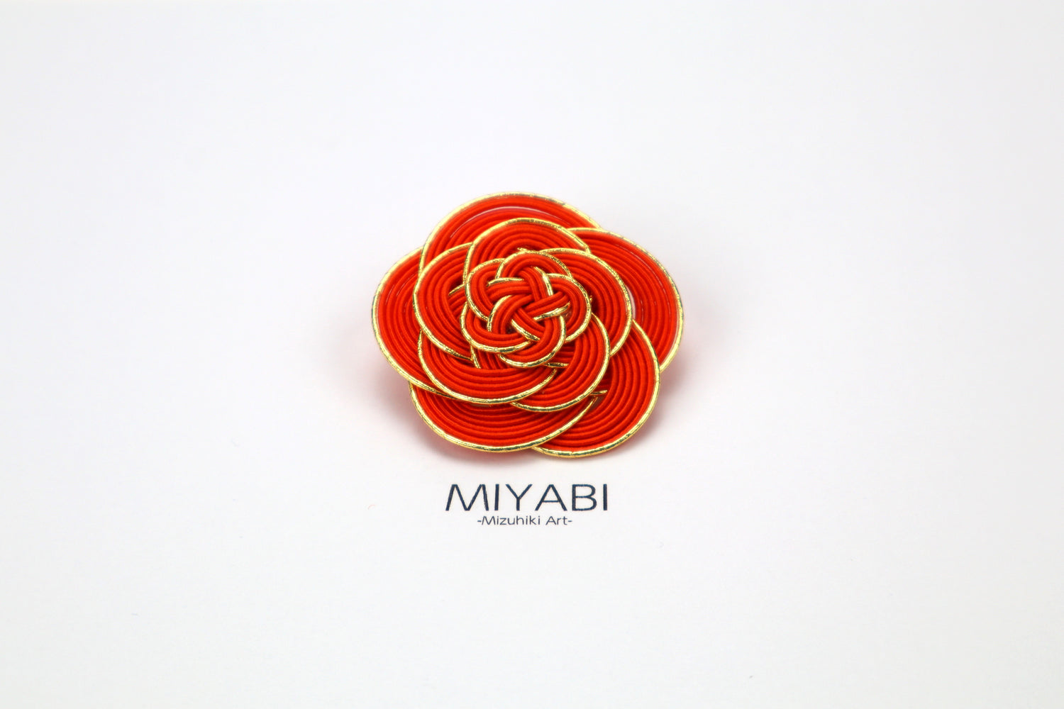 MIYABI -Spilla a forma di camelia-