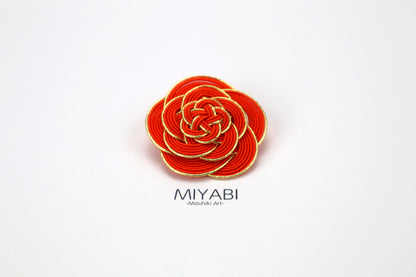 MIYABI -Spilla a forma di camelia-