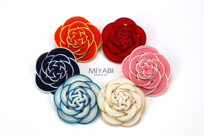 MIYABI -Spilla a forma di camelia-